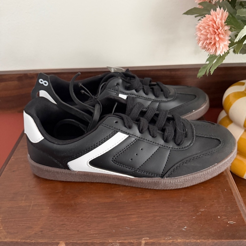 No Boundaries Sport Athletic Sneakers Black Retro Men's 8 Women’s 9.5 NEW NWT